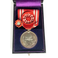 Japanese Red Cross Special Member Medal in lacquer box of issue