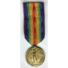 1914-19 Victory Medal to the Somerset Light Infantry