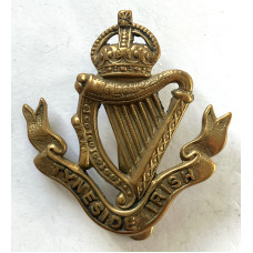 Tyneside Irish cap badge, wartime non voided strings type