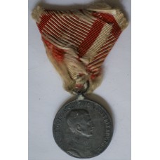 Austrian WWI Bravery Medal in Bronze, Emperor Karl 1917-18 version. 