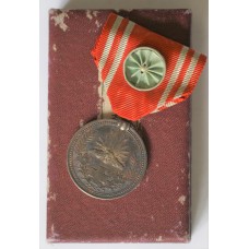 Japanese Red Cross Life Member's Medal in case of issue 