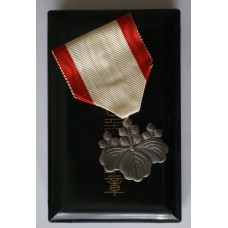 Order of the Rising Sun 8th Class in case of issue 
