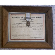 WWII War Commemorative Medal with "France" bar and original award certificate for the 18 Compagnie de Tirailleurs Militaires d'Isbergues 
